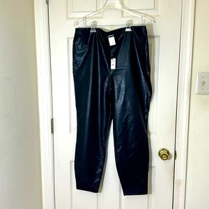 NWT Express Black Faux Leather Snakeskin Animal Print Lightweight Pant Size XL